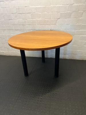 Classic Round Meeting or Dining Table with Black Legs - 2ndhandwarehouse.com