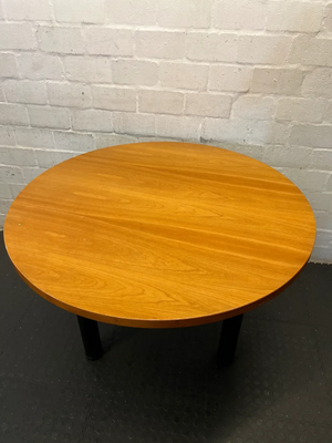 Classic Round Meeting or Dining Table with Black Legs - 2ndhandwarehouse.com