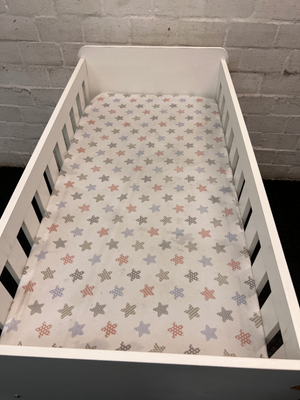 Classic White Slatted Baby Cot with Mattress — Brand New Condition with Minimal Use - 2ndhandwarehouse.com