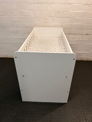 Classic White Slatted Baby Cot with Mattress — Brand New Condition with Minimal Use - 2ndhandwarehouse.com