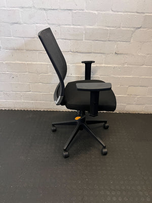Comfortable Black Mesh Office Chair with Adjustable Arms – Minor Wear