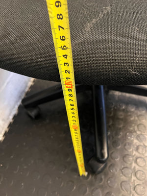 Comfortable Black Office Chair with Minor Wear – Functional & Practical