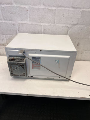 Compact Daewoo White Microwave with Minor Wear and Scratches - REDUCED