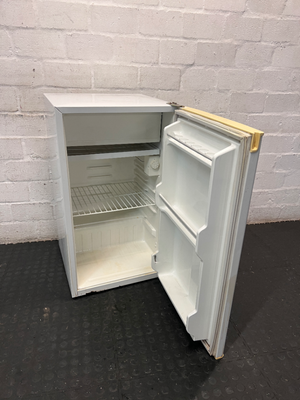 Daewoo White Bar Fridge - Needs Review / For Repair - 2ndhandwarehouse.com