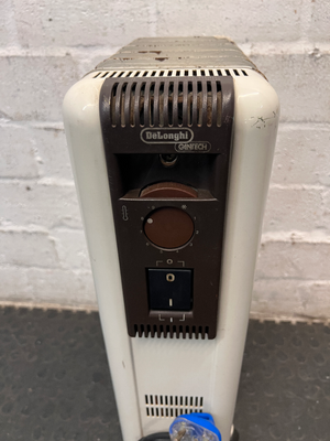 DeLonghi Oil-Filled Heater with Adjustable Thermostat — Working Order with Minor Exterior Rust