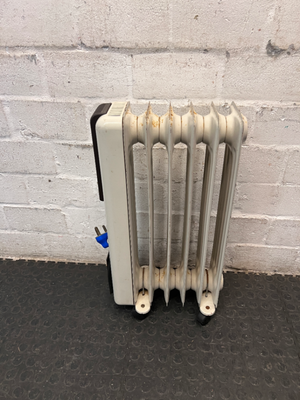 DeLonghi Oil-Filled Heater with Adjustable Thermostat — Working Order with Minor Exterior Rust