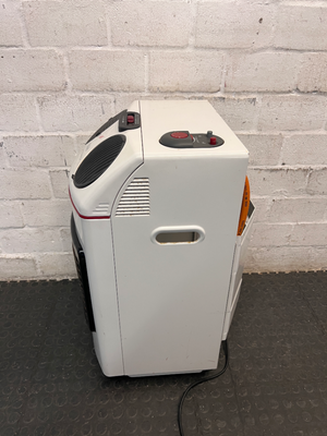 DeLonghi Thermostatica White Gas Heater — Working Order with Perishing Gas Hose