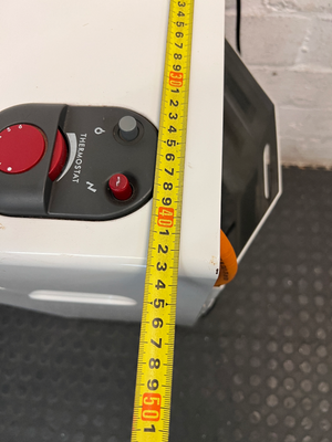 DeLonghi Thermostatica White Gas Heater — Working Order with Perishing Gas Hose