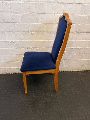 Elegant Light Wood Dining Table with Sturdy Legs - Minor Scratches