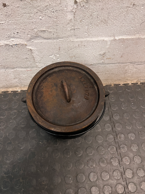 Falkirk Number 1 Cast Iron Potjie Pot with Lid — Surface Rust and Worn Finish