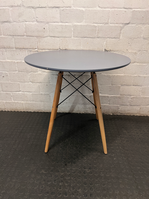 Grey Mid-Century Style Dining Set with Wooden Legs — Clean and Well-Maintained Condition - 2ndhandwarehouse.com