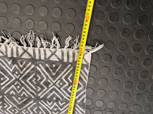 Handwoven Black and White Geometric Area Rug with Fringes - 2ndhandwarehouse.com