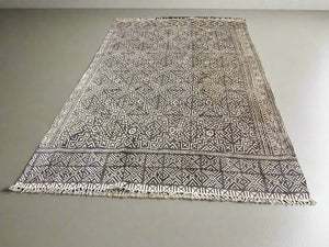 Handwoven Black and White Geometric Area Rug with Fringes - 2ndhandwarehouse.com