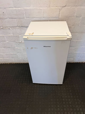 Hisense Compact Bar Fridge - Ideal for Small Spaces - 2ndhandwarehouse.com