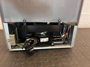 Hisense Silver Fridge Freezer with Water Dispenser - Modern & Efficient - 2ndhandwarehouse.com