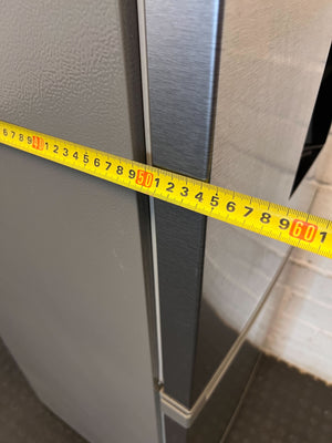 Hisense Silver Fridge Freezer with Water Dispenser - Modern & Efficient - 2ndhandwarehouse.com