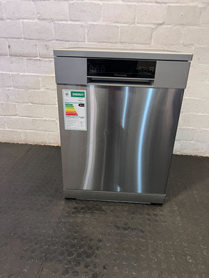 Hisense Stainless Steel Dishwasher with Minor Scratches (Slight Rust) - REDUCED- A53810