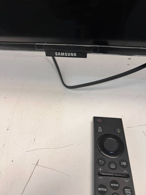 Sleek 55β Smart TV with Remote - Excellent Condition, Modern Design - 2ndhandwarehouse.com