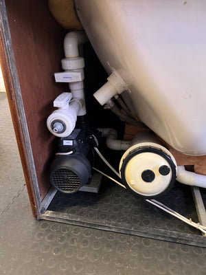 Superior Spa Jacuzzi – Fully Equipped Freestanding 4-Seater with Pump, Heater & Bubbler