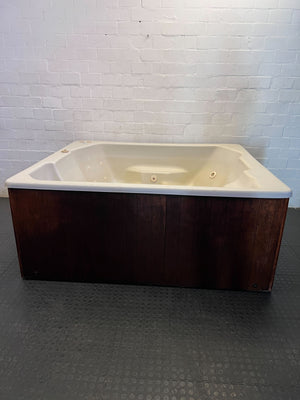 Superior Spa Jacuzzi – Fully Equipped Freestanding 4-Seater with Pump, Heater & Bubbler