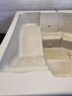 Superior Spa Jacuzzi – Fully Equipped Freestanding 4-Seater with Pump, Heater & Bubbler