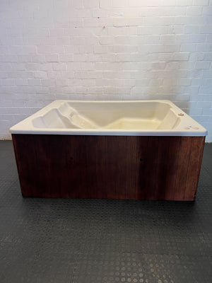 Superior Spa Jacuzzi – Fully Equipped Freestanding 4-Seater with Pump, Heater & Bubbler