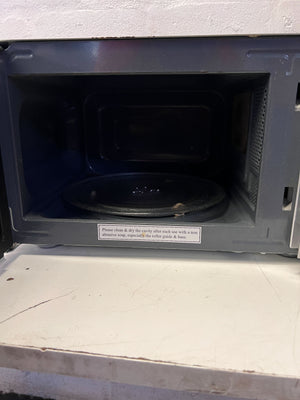 Compact Silver Microwave Oven - Quick Meals Made Easy! ✨