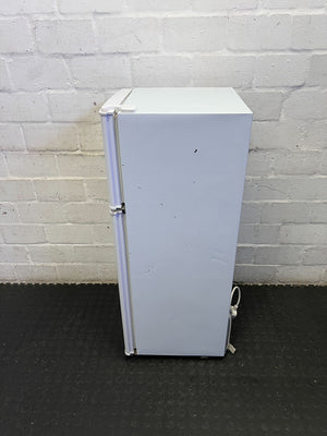Goldair White Top Freezer Fridge - Compact & Efficient