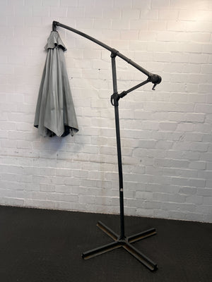 Large 3m Black Patio Umbrella with Sturdy Base โ Outdoor Shade - 2ndhandwarehouse.com