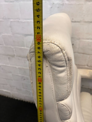 Pre-Loved white Executive High-Back Office Chair with Ribbed Design - 2ndhandwarehouse.com