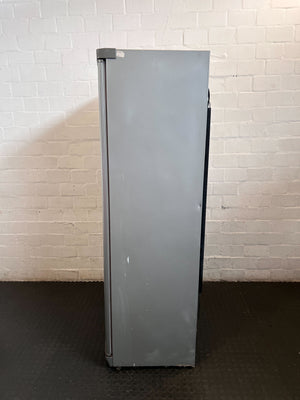 Sleek Silver Double Door Fridge Freezer - Faulty Freezer. Some rusting on the bottom