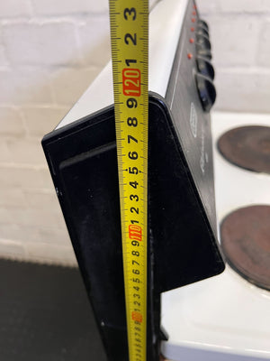 Defy Classic White Electric Stove with Oven - Some rusting on plates