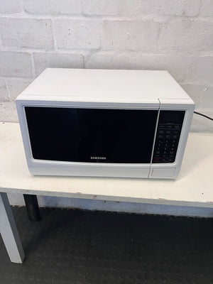 Samsung White Microwave Oven with Minor Scratches - REDUCED