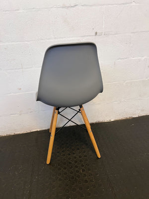 Modern Grey Plastic Chair with Wooden Legs - Minimalist Design - 2ndhandwarehouse.com