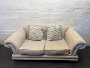 Charming Neutral Loveseat with Accent Pillows ✨