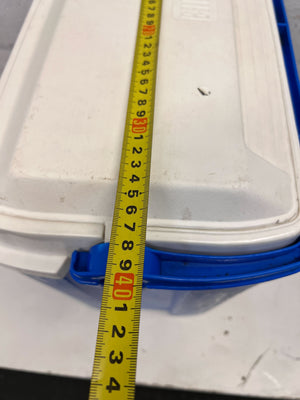 Cooling Box β 30L Blue Plastic Cooler with Minor Scratches - 2ndhandwarehouse.com