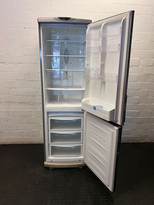 LG Silver Fridge Freezer - Reliable Kitchen Appliance - 2ndhandwarehouse.com