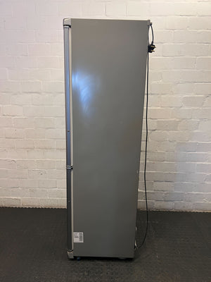 LG Silver Fridge Freezer - Reliable Kitchen Appliance - 2ndhandwarehouse.com