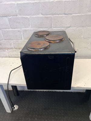 Compact Black Salton Electric Stove with Oven β One of The Plates & Top Element Is Not Functioning - 2ndhandwarehouse.com