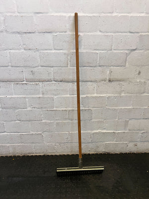 Durable Metal and Wood Rake with Minor Wear for Gardening - 2ndhandwarehouse.com