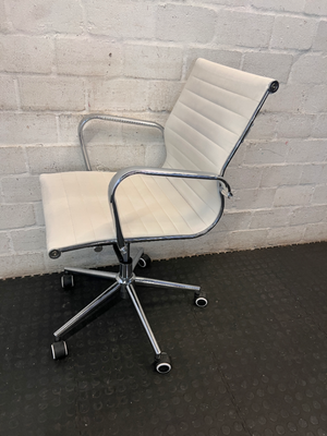 Mid Back Ribbed Office Chair in White - Visible Wear - 2ndhandwarehouse.com