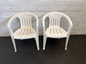 Practical White Plastic Garden Chair with Minor Scratches