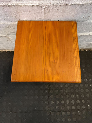 Rustic Oak Side Table with Decorative Legs โ Minor Scratch - 2ndhandwarehouse.com