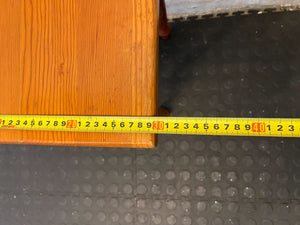 Rustic Oak Side Table with Decorative Legs โ Minor Scratch - 2ndhandwarehouse.com