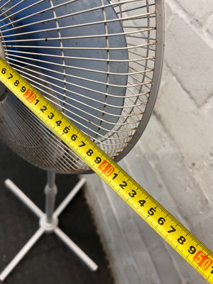 SCE White Pedestal Standing Fan — Working with Heavy Wear and Rust on Guard