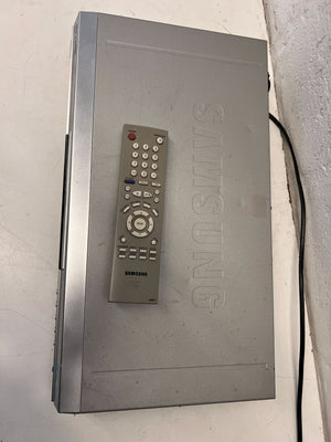 Samsung DVD Player with Remote - Sleek Silver Design, Minor Scratches