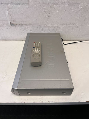Samsung DVD Player with Remote - Sleek Silver Design, Minor Scratches
