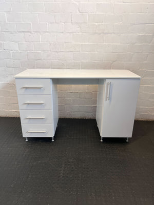Sleek White Desk with Storage - Ideal for Office or Study ✨