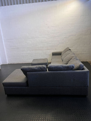 Spacious Grey Sectional Sofa with Ottoman