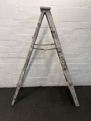 Sturdy 6-Step Aluminum Ladder with Minor Paint Stains